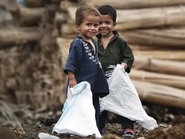 Give Eid Gifts to Orphans & Needy with Saylani Welfare